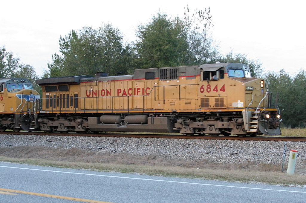 UP 6844 leading Q606